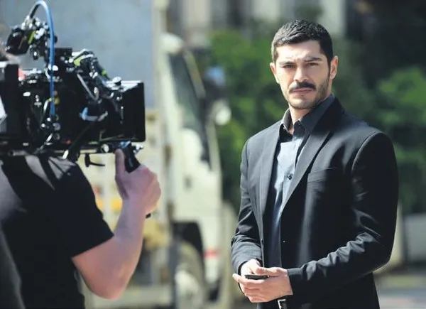 fahriye-evcenden-esi-burak-ozcivite-ovgu-cok-iyi-bir-baba-sansliyim-1617910784964.jpeg Fahriye Evcen'den eşi Burak Özçivit'e övgü: "Çok iyi bir baba, şanslıyım"-2