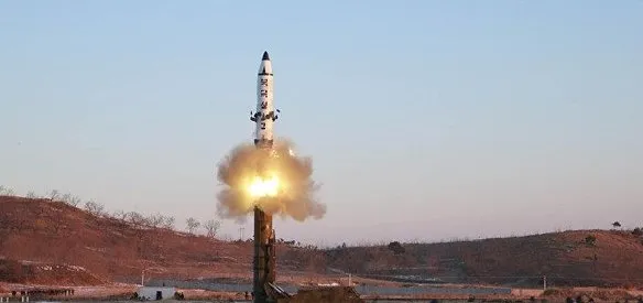 Kuzey Kore, orta ölçekli KN-15 tipi balistik füze fırlattı. Füze Japon Denizi'ne düştü