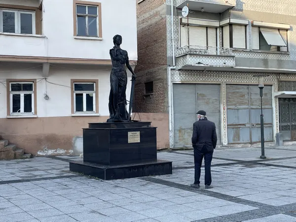 edirne-uzunkoprude-provokasyon-adalet-aniti-atese-verildi-1643959231141.jpg Edirne Uzunköprü'de provokasyon: Adalet Anıtı ateşe verildi! 2 şüpheli gözaltında-5