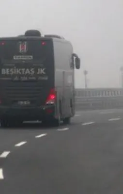Beşiktaş takım otobüsüne taşlı saldırı!