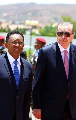 Erdoğan Madagaskar'da resmi törenle karşılandı