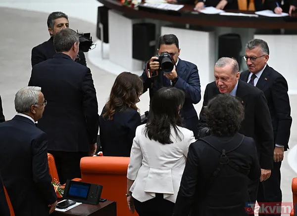 TBMM'de renkli anlar! Önce açılış sonra resepsiyon... Başkan Erdoğan'dan "biriz beraberiz" mesajı: Tek tek tokalaştı - 48