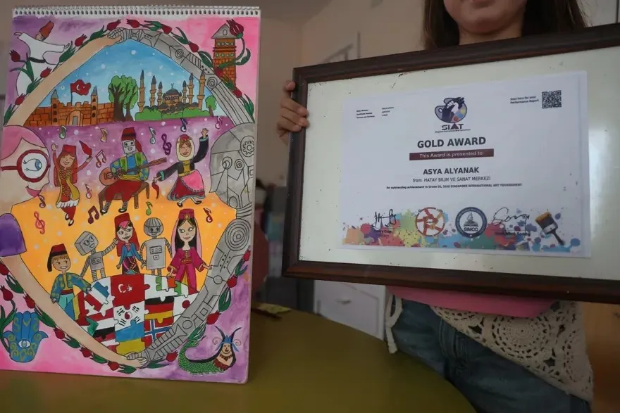 kucuk-yasta-buyuk-basari-1785013985092.jpeg Hatay'dan 8 yaşındaki ressam 300 binden fazla katılımcıyı geride bırakarak dünya şampiyonu oldu-3