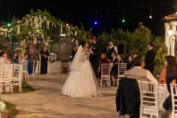 bir-zamanlar-cukurovaya-kerem-alisik-damga-vurdu-1655297121720.jpg Finalde Demir Yaman ve Fekeli sürprizi! Bir Zamanlar Çukurova'ya Kerem Alışık ile Murat Ünalmış damga vurdu! Züleyha'nın ağzı kulaklarında-5