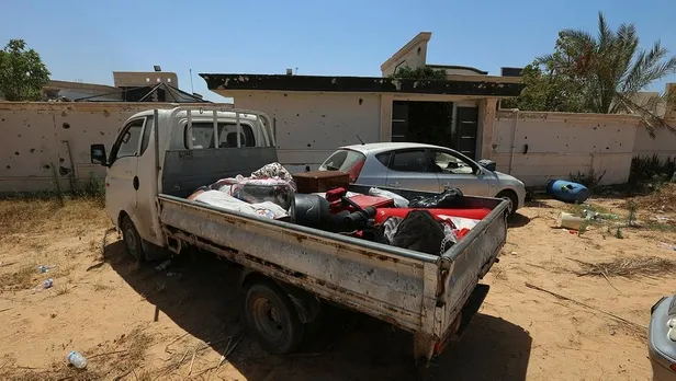 Libyalılar, darbeci Hafter milislerinin tuzakladığı patlayıcılardan temizlenen evlerine kavuşuyor-1