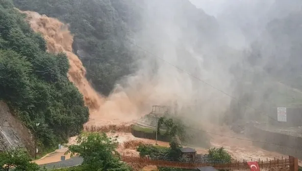 Son dakika: Trabzon ve Rize'yi sel vurdu! Meteoroloji'den Doğu Karadeniz için sel uyarısı geldi-3