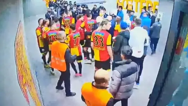 İrfan Can Kahveci'nin PFDK'ya sevk edildiği kavganın görüntüleri ortaya çıktı-2