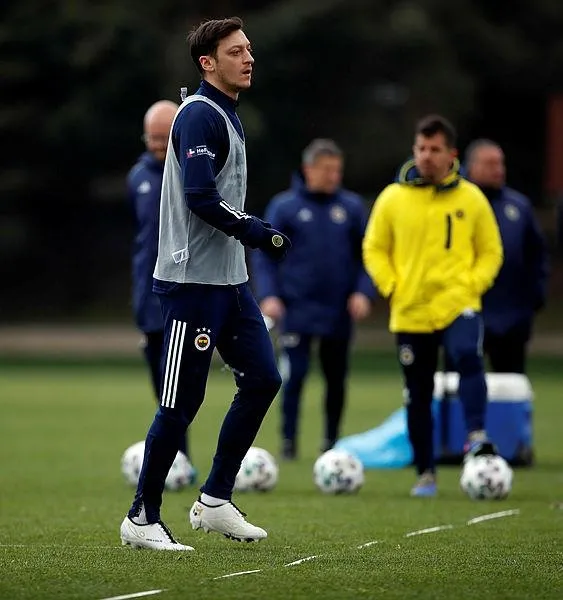 Fenerbahçe tüm kozlarını kullanıyor: Boateng transferi için Mesut Özil devrede!