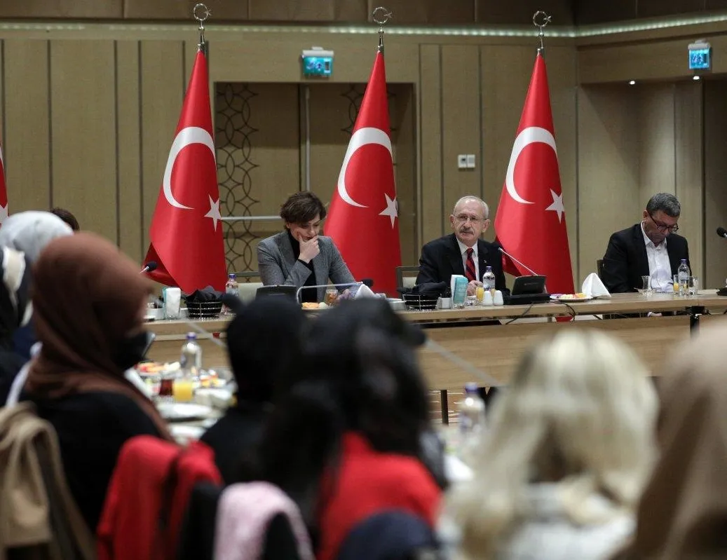 Başörtüsüne bir metrekarelik bez parçası diyen Kılıçdaroğlu: Ben de 28 Şubat mağduruyum