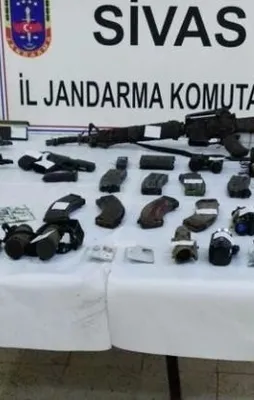 İşte o teröristlerin üzerinden çıkanlar!