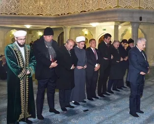 Başbakan Yıldırım Tataristan’da namaz kıldırdı