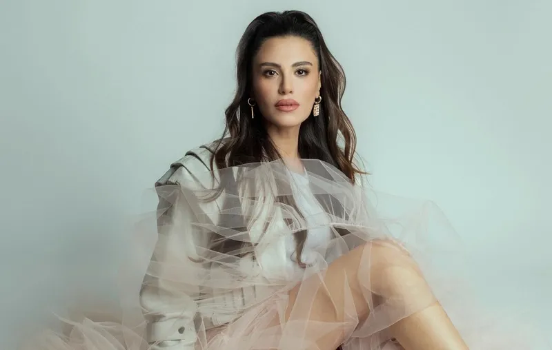 sukran-ovali-ve-caner-erkinin-kutuphane-sinavi-1775654462047.jpg Şükran Ovalı ve Caner Erkin’in kütüphane sınavı! Yılmaz Erdoğan’ın evinde donup kaldıkları o an!-4