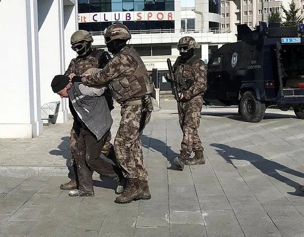 son-dakika-haberi-bursada-teror-orgutu-deasin-sozde-istihbaratcisi-da-yakalandi-1582005421632.jpeg Son dakika haberi: Bursa'da terör örgütü DEAŞ'ın sözde istihbaratçısı da yakalandı-2