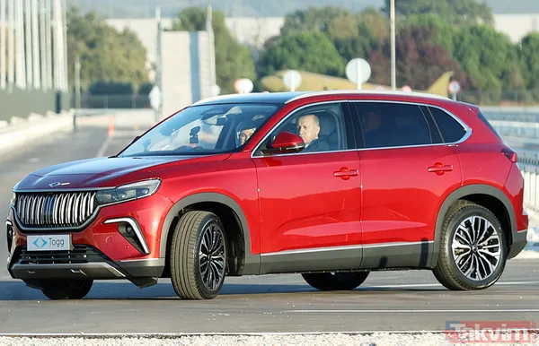 Başkan Erdoğan Togg'un direksiyonunda: Tekerine taş değmesin... Araç rengi için işaret ettiği Emine Erdoğan kararını verdi - 6