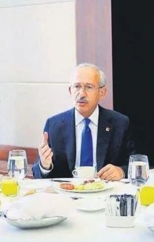 Firari FETÖ'cüler Kılıçdaroğlu'nun KHK sözünü ayakta alkışlıyor!