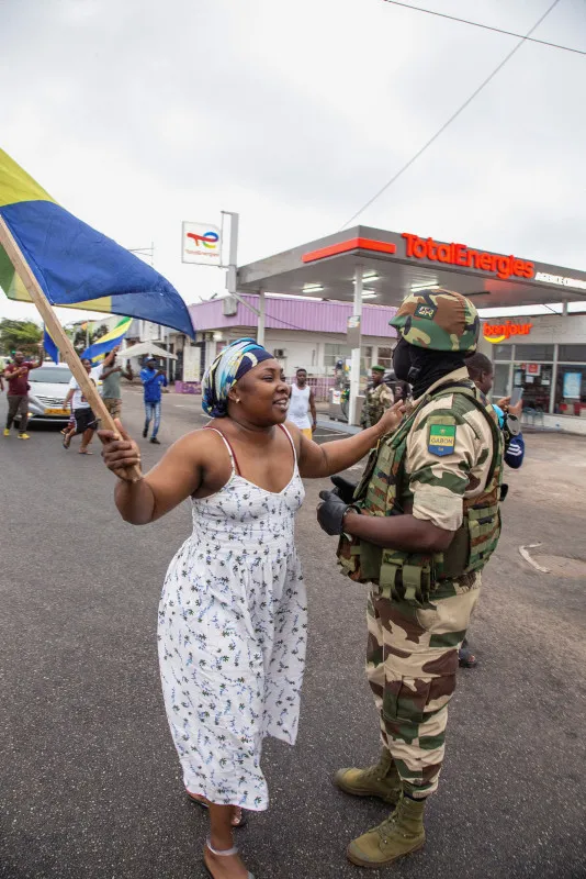 1693399197500.jpg Afrika’da üç yılda sekizinci darbe! Fransa’nın eski kolonisi Gabon’da ordu iktidarı nasıl devirdi?-4
