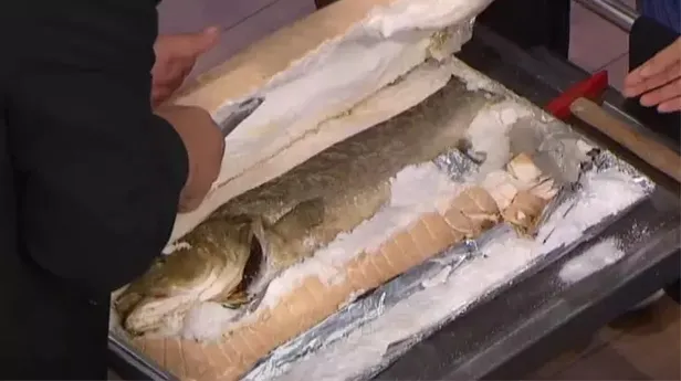 masterchef-tuzda-balik-tarifi-tuzda-balik-pisirme-nasil-yapilir-gerekli-malzemeler-neler-iste-puf-noktalari-1697307770563.jpeg Tuzda balık pişirme nasıl yapılır, gerekli malzemeler neler? MASTERCHEF TUZDA BALIK TARİFİ! İşte püf noktaları...-4