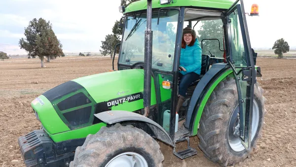 abdde-akademisyenligi-birakti-dr-aynur-ece-onur-burdurda-susuz-tarim-yapmaya-basladi-1616220464720.jpg ABD'de akademisyenliği bıraktı! Dr. Aynur Ece Onur Burdur'da susuz tarım yapmaya başladı-6
