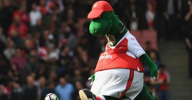Premier Lig ekiplerinden Arsenal’ın 27 yıllık maskotu Gunnersaurus geri döndü