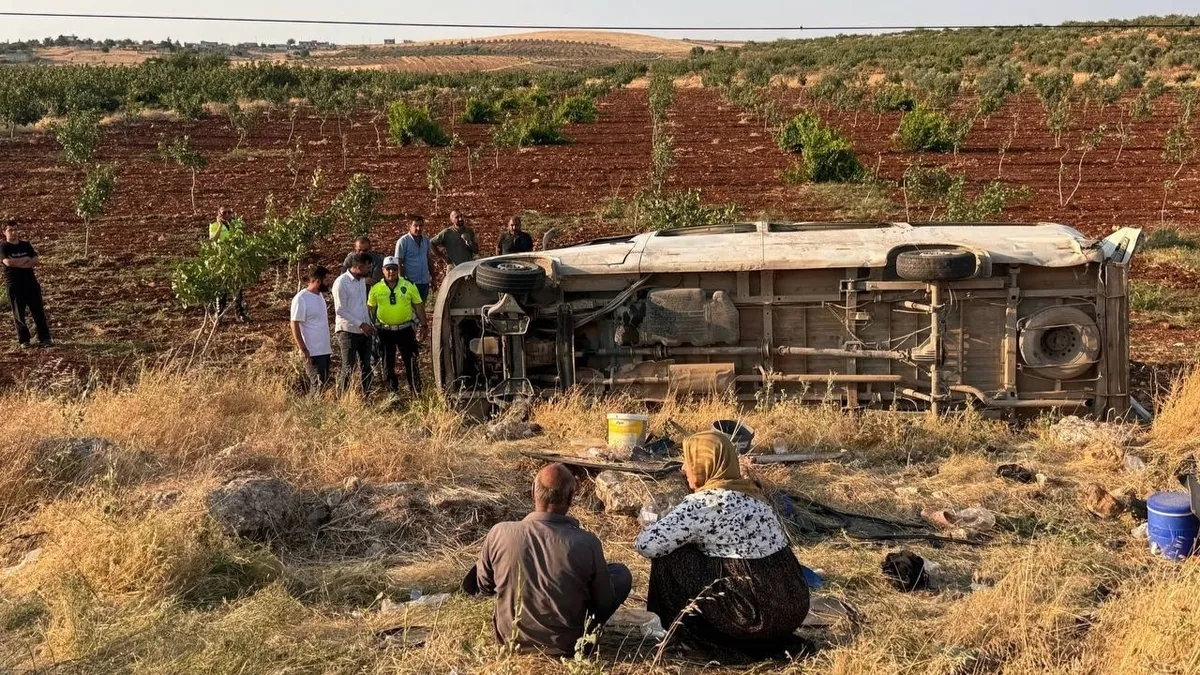 Şanlıurfa'da işçi kazası! Minibüs şarampole yuvarlandı: 22 kişi yaralandı