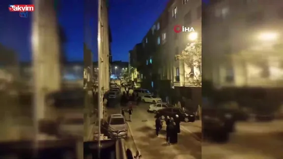 İstanbul'da depremin ardından sokağa çıktı