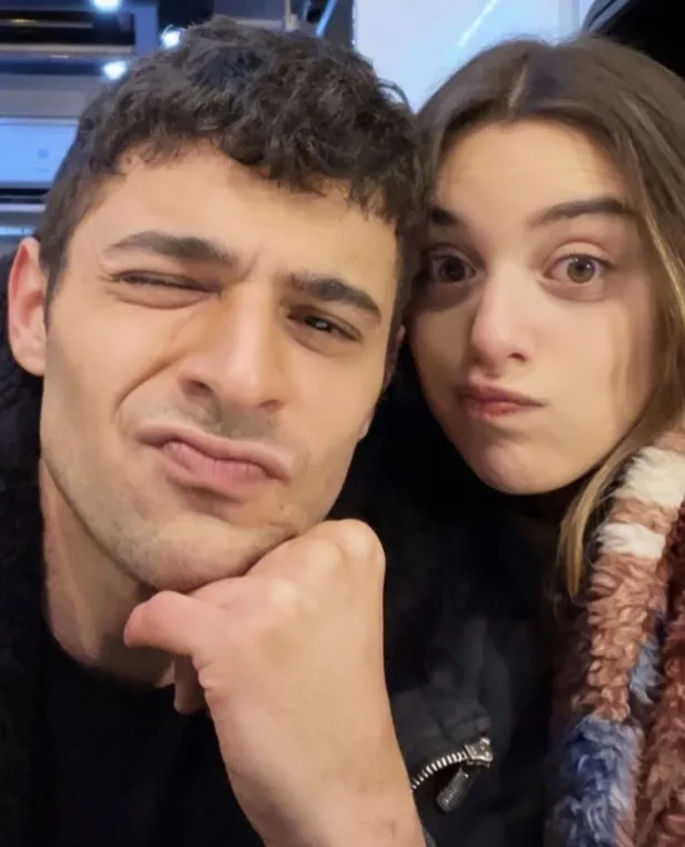 kardeslerim-dizisinin-kadiri-halit-ozgur-sari-geri-donuyor-ayriligi-kisa-surdu-kirmizi-odanin-muratiydi-eski-projesine-gecis-yapti-1639476562209.jpg Kardeşlerim dizisinin Kadir'i Halit Özgür Sarı geri dönüyor ayrılığı kısa sürdü! Kırmızı Oda'nın Murat'ıydı eski projesine geçiş yaptı-5