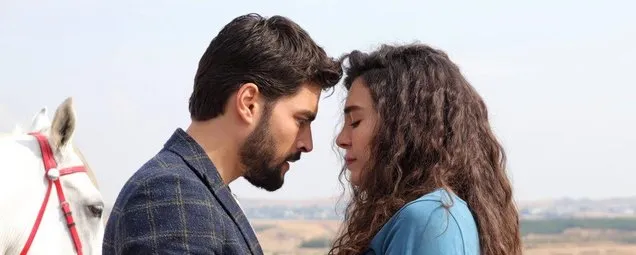 Hercai 19 Bolum Izle Azize Aslanbey Miran Ve Reyyan In Askina Direnmeyi Birakiyor Takvim