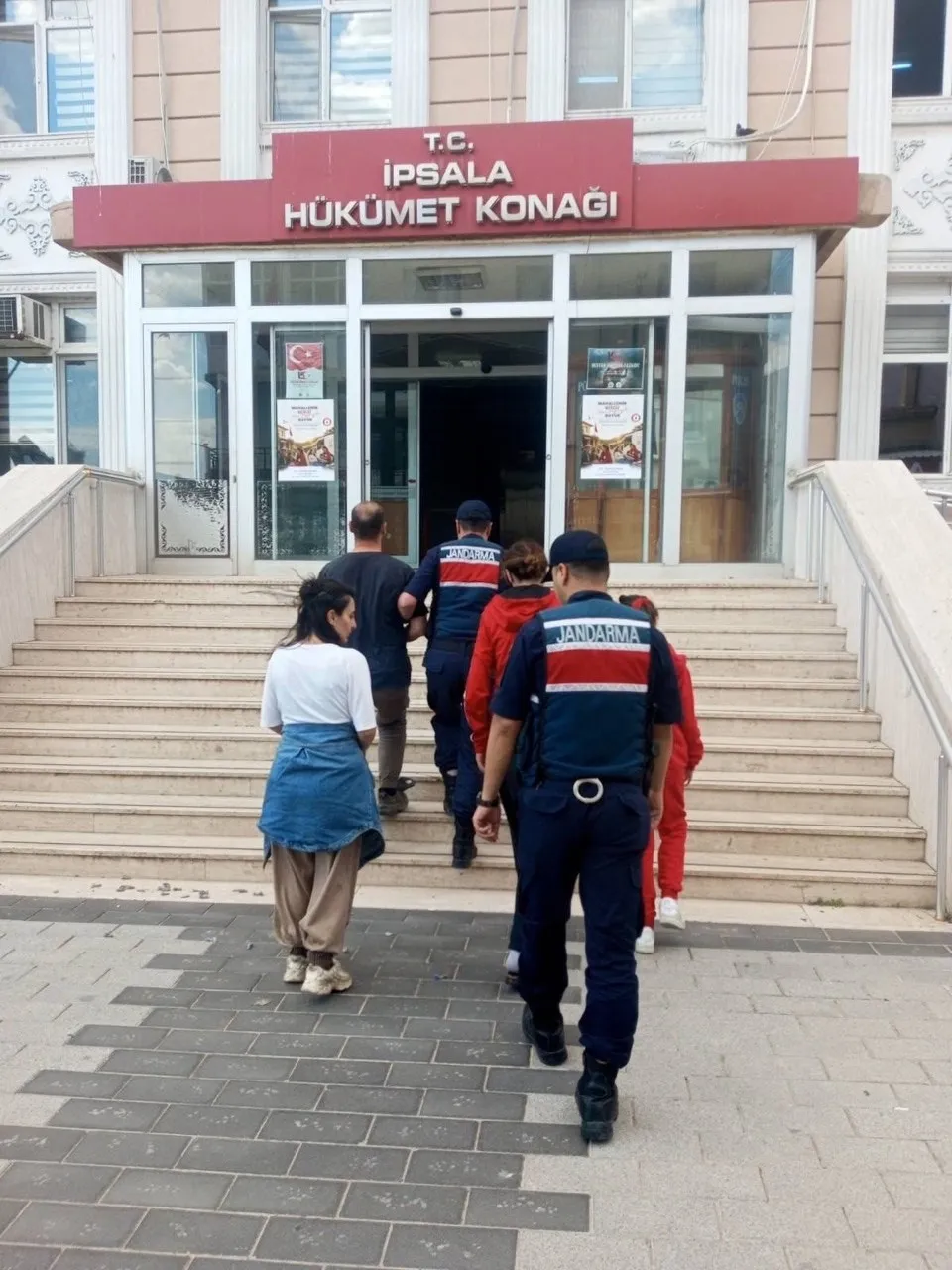 1786727337257.jpeg Terör örgütü FETÖ’nün “Nevşehir Adliyesi Kadınlar İl İmamı” Fatma Aşık, Yunanistan’a kaçarken yakalanarak tutuklandı-2