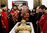 Koronavirüsten ölen Karadağ Sırp Ortodoks Kilisesi Başpikoposu Amfilohije Radoviçin cenaze törenini yöneten Patriği Irinej de koronaya yakalandı