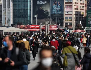 İstanbul'da kısıtlamasız cumartesi yoğunluğu! Caddeler, sahiller doldu taştı... Trafik kilitlendi