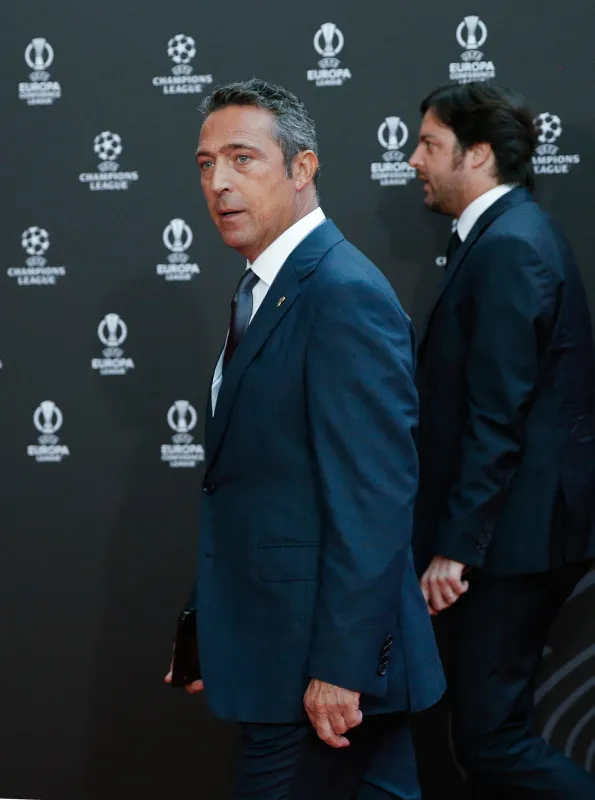 fenerbahce-taraftari-ali-koca-isyan-bayragini-acti-1662025135123.jpg Fenerbahçe taraftarı Ali Koç'a isyan bayrağını açtı-8