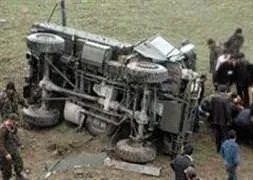 Askeri araç devrildi: 3 yaralı