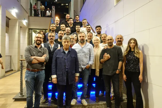 "Eşkıya Dünyaya Hükümdar Olmaz" ekibi sezon finalini birlikte izledi-2