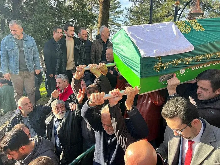 ak-parti-artvin-milletvekili-faruk-celikin-babasi-haci-yasar-celik-hayatini-kaybetti-1703435262858.jpeg