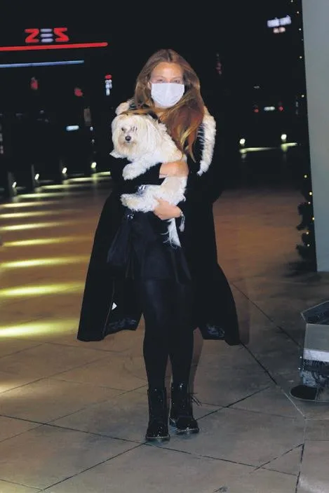 aleyna-tikinin-pijamali-hali-sakinlik-yaratti-1607465645000.jpeg Aleyna Tiki'nin pijamalı hali şakınlık yarattı!-4