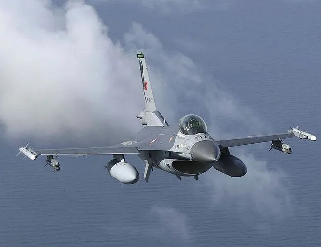 Türk F-16’ları Polonya semalarında
