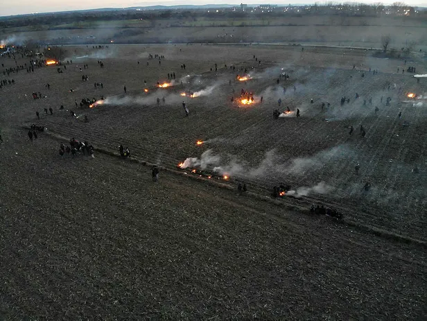 Katil Esad'ın kalleş saldırısı sonrası açılan sınır kapıları Avrupa'nın uykularını kaçırıyor!-7