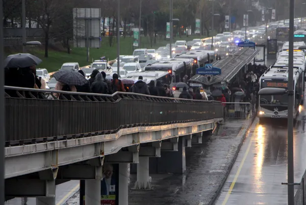 İstanbul'da sağanak yağış sonrası trafik durma noktasına geldi!-9