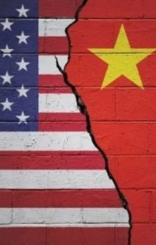 Savaşa ramak kaldı! Kafa kafaya geldiler! ABD ve Çin savaş gemileri...