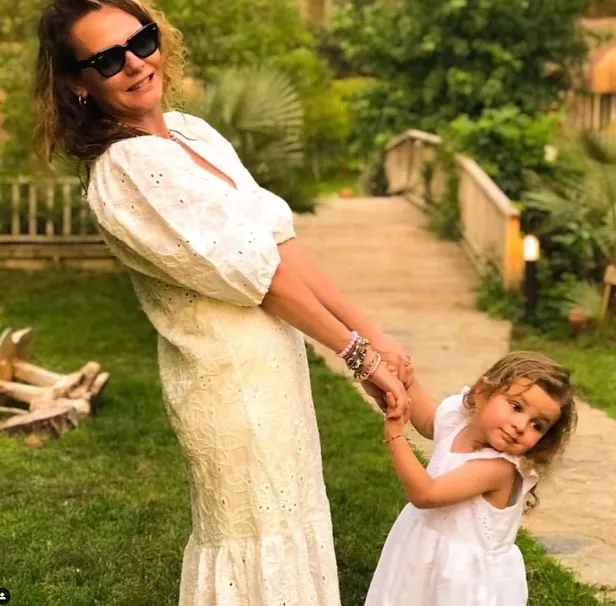 sadakatsiz-leyla-kim-asli-orcan-kimdir-kac-yasinda-nereli-evli-mi-asli-orcan-hangi-dizilerde-oynadi-iste-instagram-hesabi-1636552378535.jpg Aslı Orcan hangi dizilerde oynadı? Sadakatsiz Leyla kim? Aslı Orcan kimdir? Kaç yaşında? Nereli? Evli mi? İşte İnstagram hesabı...-5