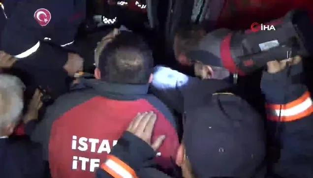 Düzce'de otobüs, otoyolda hatalı dönüş yapan TIR’a çarptı: 2 ölü, 35 yaralı