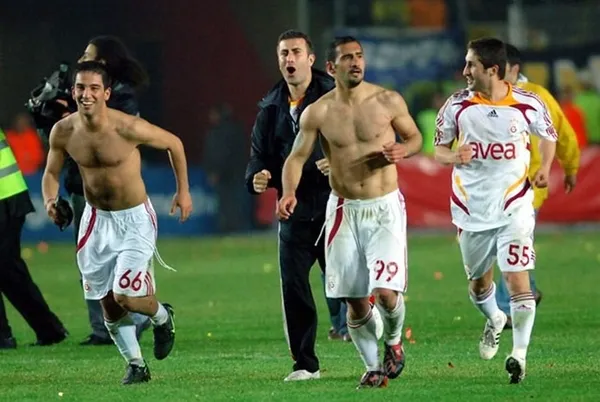 galatasarayli-sabri-sarioglundan-yillar-sonra-sok-itiraflar-burak-yilmaz-selcuk-inan-ve-arda-turan-1636902841191.jpg Galatasaraylı Sabri Sarıoğlu'ndan yıllar sonra şok itiraflar! "Burak Yılmaz, Selçuk İnan ve Arda Turan..."-3