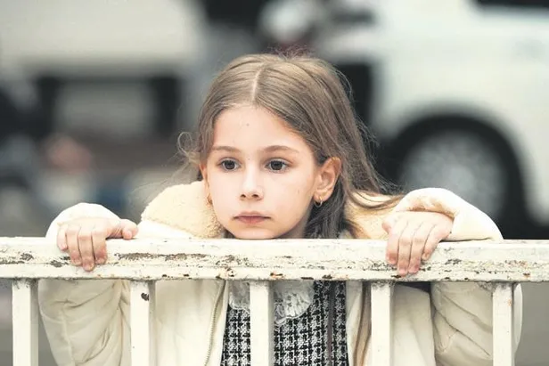 burak-ozcivit-ve-hamile-esi-fahriye-evcen-ogullari-karan-ile-birlikte-bir-avmnin-eglence-merkezinde-vakit-geci-1670193426932.jpeg Burak Özçivit ve hamile eşi Fahriye Evcen, oğulları Karan ile birlikte bir AVM'nin eğlence merkezinde vakit geçirdi | Saklambaç haberleri-19