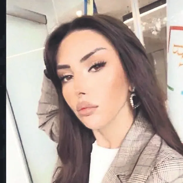 Üçlü vahşette pişkin ifade