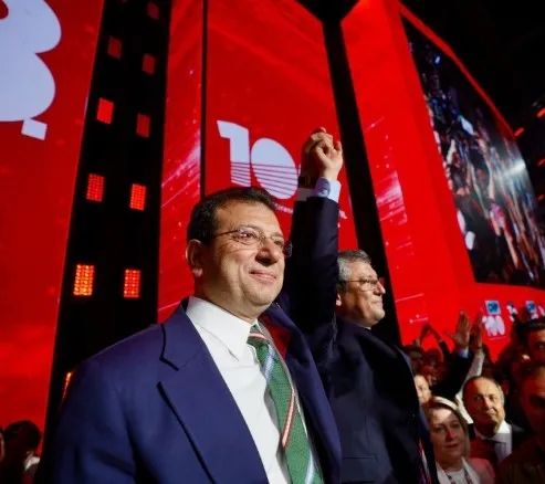 ozgur-ozelden-bay-kemal-ekremin-uzerine-beton-dokuyor-cikisi-yolsuzluk-itirafi-gecmiste-kanit-sayilabilecek-id-1764226552587.jpeg Özgür Özel'den "Bay Kemal, Ekrem'in üzerine beton döküyor" çıkışı! Yolsuzluk itirafı: Geçmişte kanıt sayılabilecek iddialar oldu-5