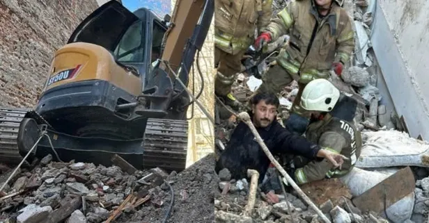 Kadıköy'de bina çöktü! Enkaz altında kalan bir işçi kurtarıldı