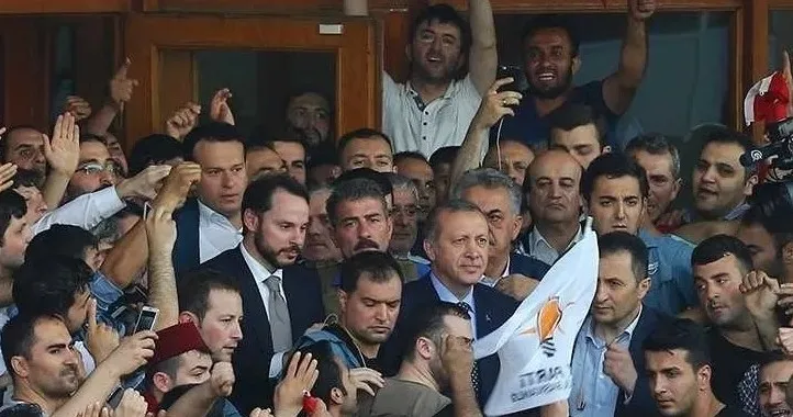 dogu-akdenizde-ne-isimiz-var-diyenler-fetocu-cikti-berat-albayrak-tehditlere-boyun-egmedi-enerji-kesiflerinin-1784098675309.jpeg "Doğu Akdeniz'de işimiz ne?" diyenler FETÖ'cü çıktı! Berat Albayrak tehditlere boyun eğmedi: Enerji keşiflerinin kapısı açıldı-7