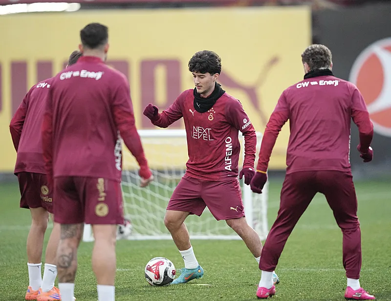 Galatasaray Gaziantep karşısında! Buruk'tan orta saha kararı - 8