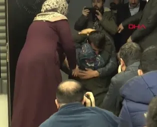Son dakika: Diyarbakırda nöbet tutan bir aile daha evladına kavuştu
