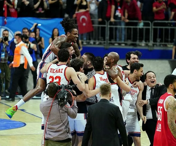 bahcesehir-koleji-erkek-basketbol-takimi-fiba-avrupa-kupasinda-sampiyon-oldu-1651087202141.jpeg Bahçeşehir Koleji Erkek Basketbol Takımı FIBA Avrupa Kupası'nda şampiyon oldu!-2